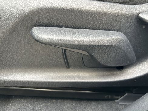 Used 2021 Toyota RAV4 LE AWD/4WD image 14