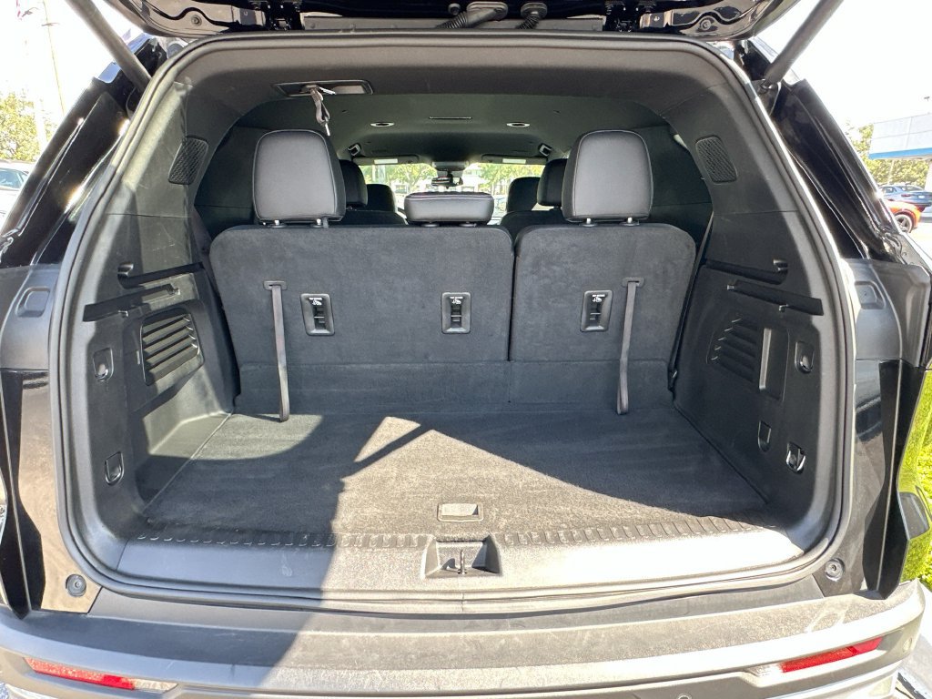 Used 2025 Chevrolet Traverse LT AWD/4WD image 24