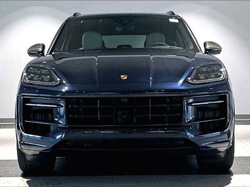 Used 2025 Porsche Cayenne GTS image 13
