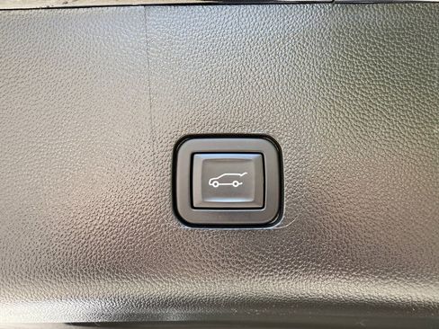 Used 2023 Chevrolet Traverse Premier w/ Redline Edition AWD/4WD image 21