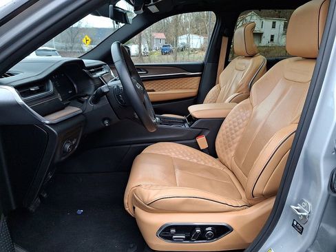 Used 2021 Jeep Grand Cherokee L Summit w/ Advanced Protech Group IV image 17