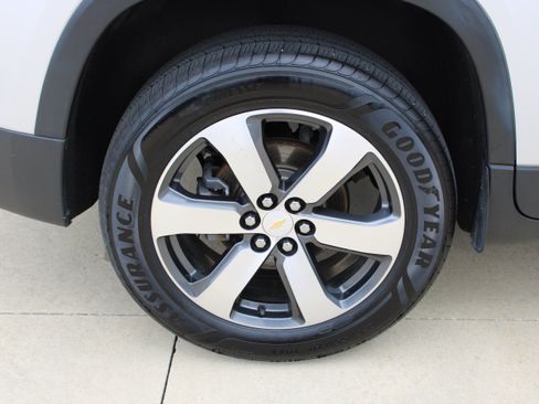 Used 2019 Chevrolet Traverse LT w/ LT Premium Package FWD image 10