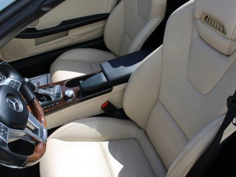 Used 2013 Mercedes-Benz SLK 250 image 35
