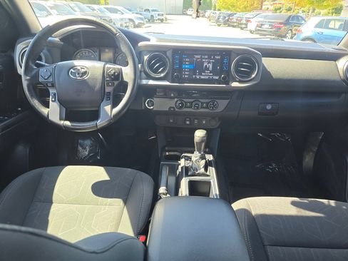 Used 2018 Toyota Tacoma TRD Sport RWD image 18