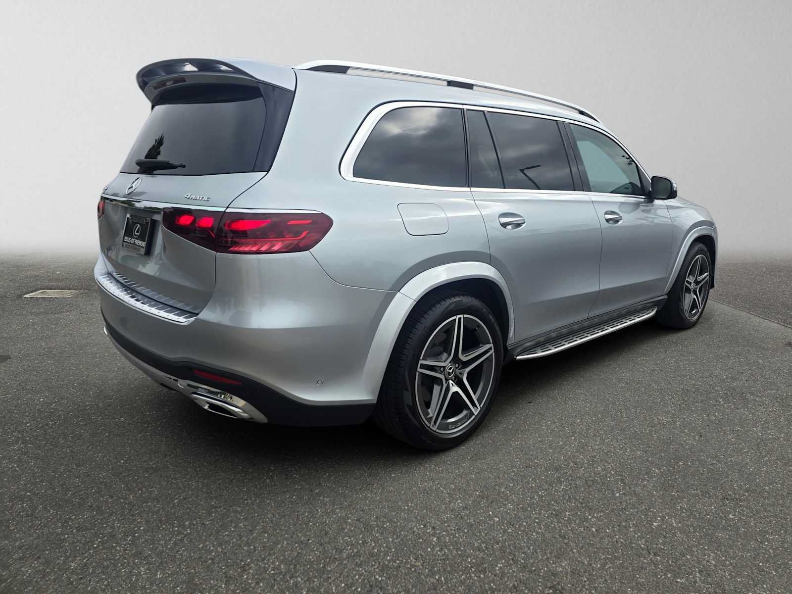 Used 2024 Mercedes-Benz GLS 450 4MATIC image 3
