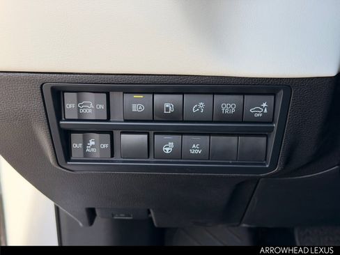 Used 2024 Toyota Sequoia Capstone image 21