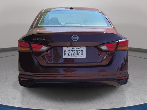 Used 2025 Nissan Altima 2.5 SV FWD image 2
