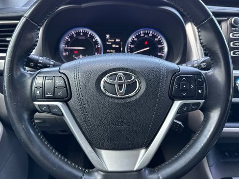 Used 2018 Toyota Highlander XLE FWD image 11
