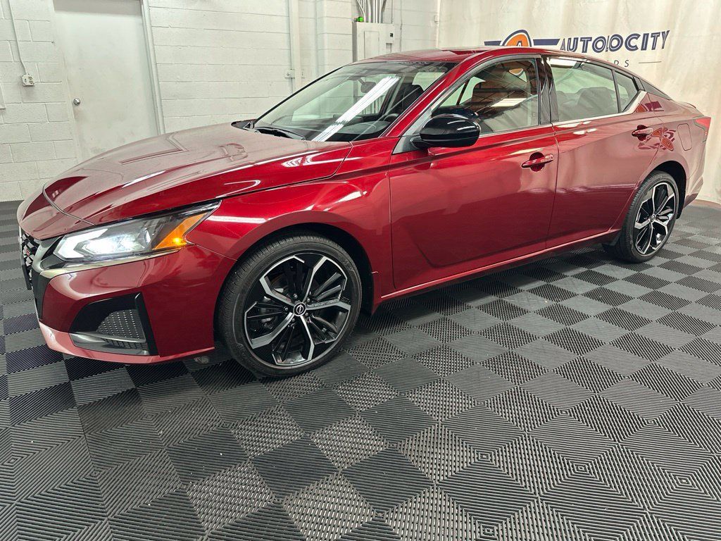 Used 2025 Nissan Altima 2.5 SR w/ SR Premium Package AWD/4WD image 5
