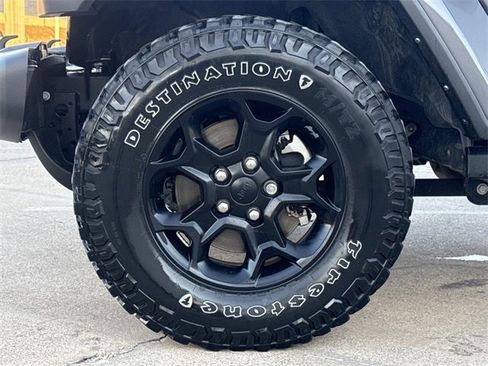Used 2023 Jeep Gladiator Willys image 6