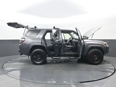 Used 2021 Toyota 4Runner SR5 AWD/4WD image 32