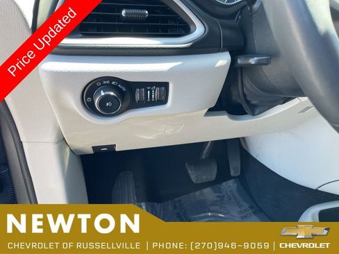 Used 2022 Chrysler Pacifica Touring-L FWD image 9