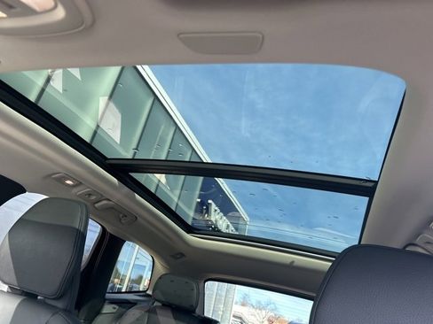 Certified 2025 Volvo XC60 B5 Plus image 27