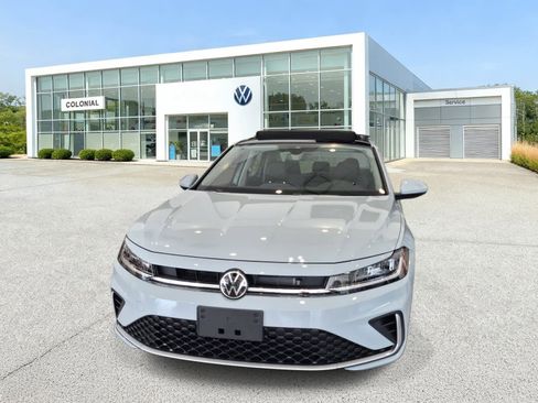 New 2026 Volkswagen Jetta SE FWD image 2