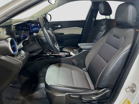 Used 2025 Chevrolet Trax LT w/ Driver Confidence Package image 18