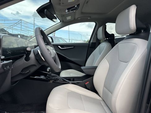Certified 2025 Kia Niro EX Touring FWD image 13