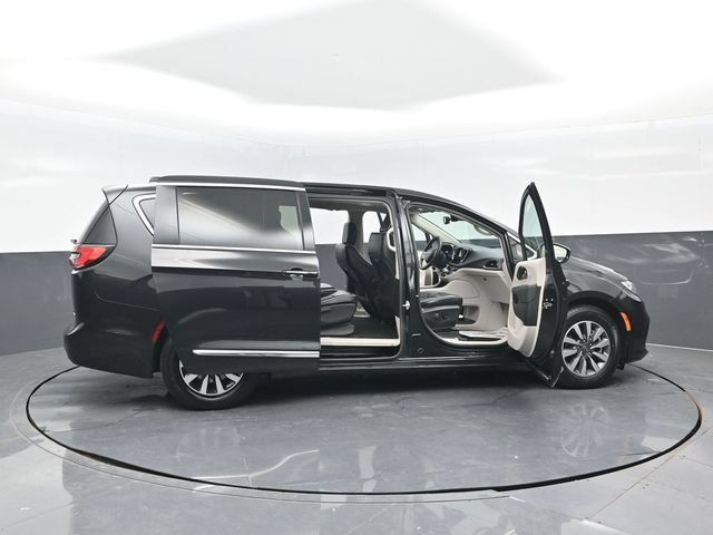 Used 2023 Chrysler Pacifica Limited FWD image 27