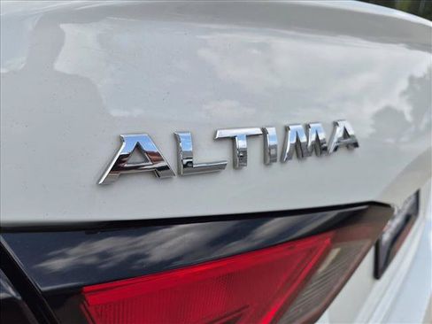 Used 2022 Nissan Altima 2.5 S FWD image 12