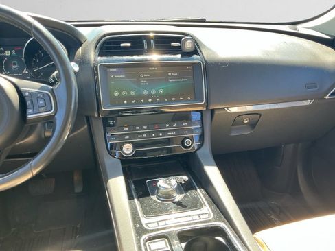 Used 2020 Jaguar F-PACE Premium AWD/4WD image 11