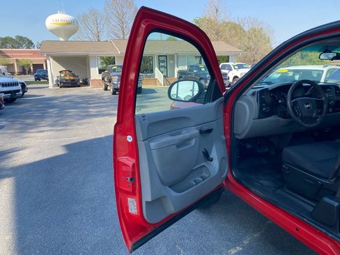 Used 2010 Chevrolet Silverado 1500 W/T RWD image 26