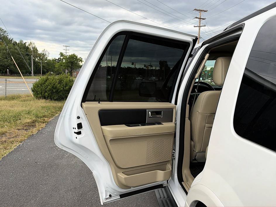 Used 2017 Ford Expedition XLT w/ Equipment Group 202A RWD image 38