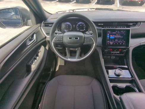 Certified 2025 Jeep Grand Cherokee Laredo X w/ Luxury Tech Group I AWD/4WD image 18