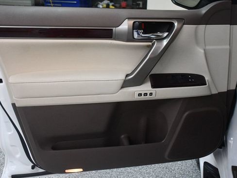 Used 2018 Lexus GX 460 Premium w/ Premium Package AWD/4WD image 23