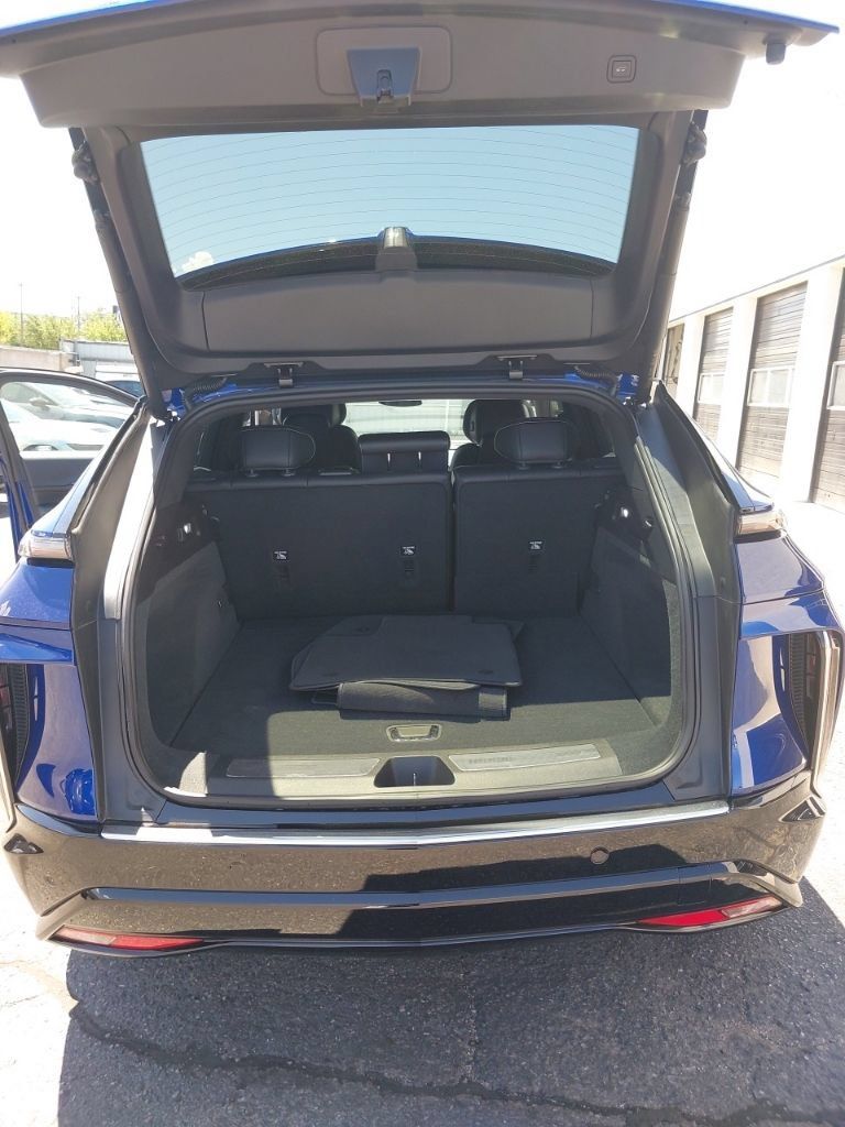 Used 2024 Cadillac Lyriq Luxury RWD image 9