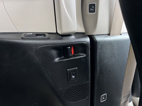 Used 2020 Chrysler Pacifica Limited image 18