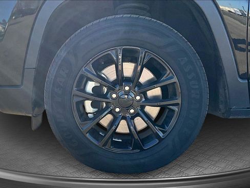 Used 2023 Jeep Cherokee Altitude Lux image 9