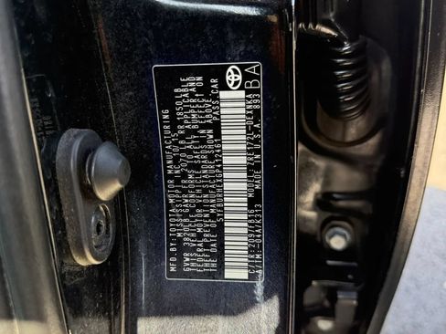 Used 2016 Toyota Corolla LE FWD image 36