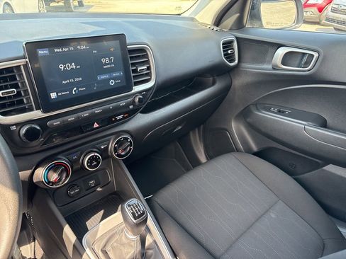 Used 2020 Hyundai Venue SE FWD image 19