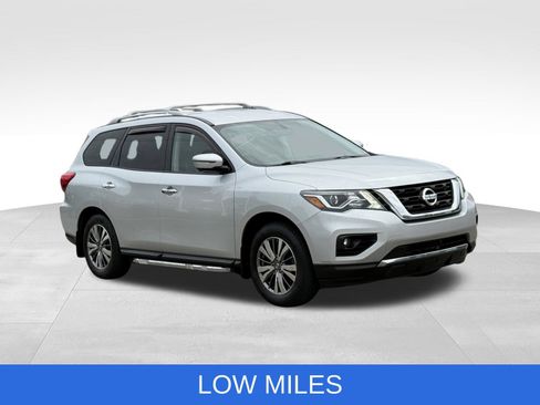 Used 2018 Nissan Pathfinder SL w/ Cargo Package AWD/4WD image 11