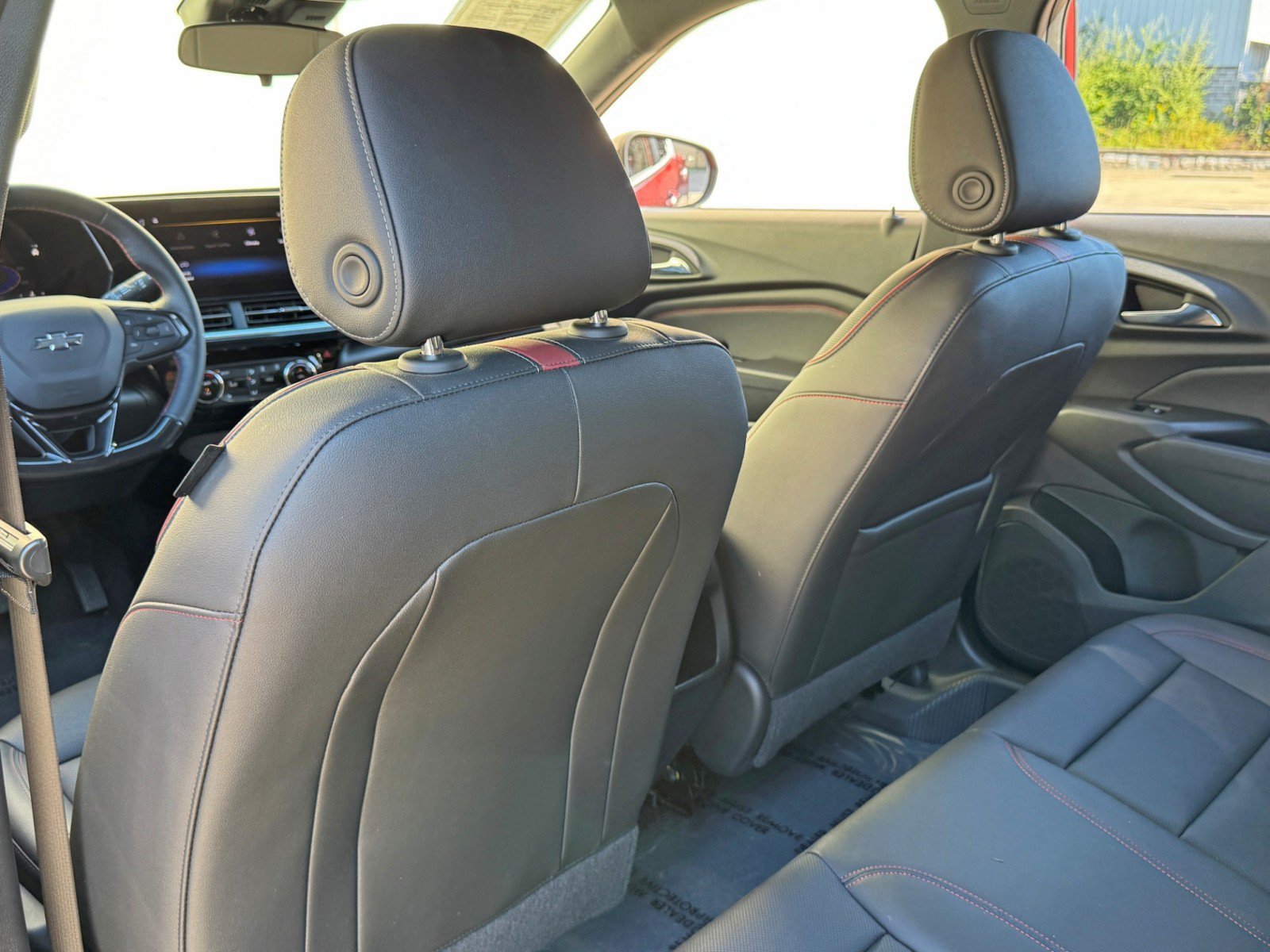 Used 2024 Chevrolet Trax RS w/ Sunroof Package FWD image 30