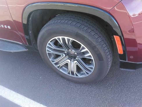 Used 2024 Jeep Wagoneer Series II w/ Flexible Seating Group RWD image 13