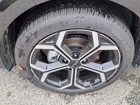 New 2025 Kia Niro EX Touring image 16