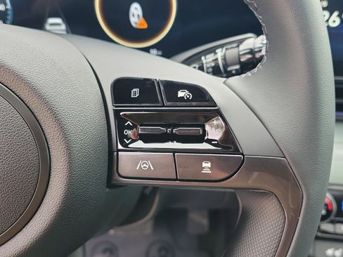 New 2026 Hyundai Elantra Limited image 19