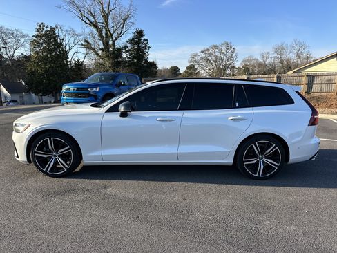 Used 2020 Volvo V60 T6 R-Design w/ Advanced Package image 9