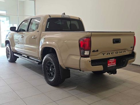 Used 2020 Toyota Tacoma SR5 AWD/4WD image 4