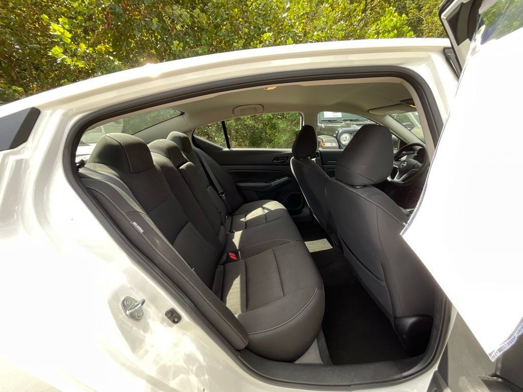 Used 2025 Nissan Altima 2.5 SV FWD image 24