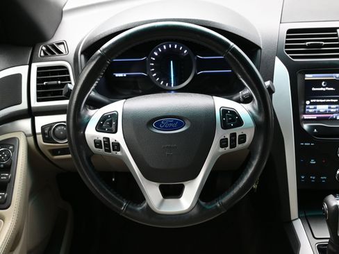 Used 2015 Ford Explorer XLT w/ Equipment Group 202A FWD image 15