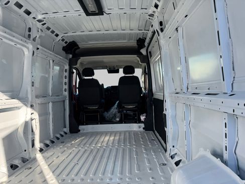 Used 2025 RAM ProMaster 2500 w/ Convenience Group image 13