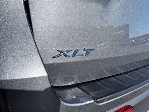 Used 2022 Ford Explorer XLT w/ Equipment Group 202A AWD/4WD image 29
