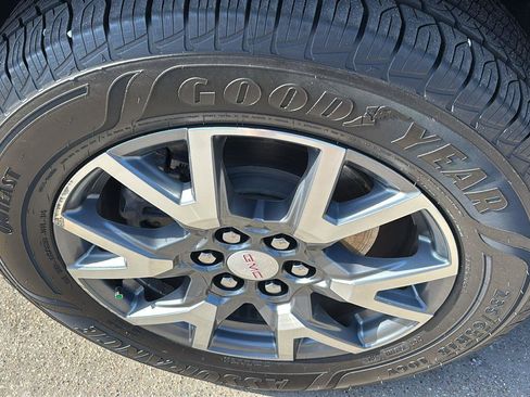 Certified 2023 GMC Acadia SLT w/ Technology Package FWD image 12