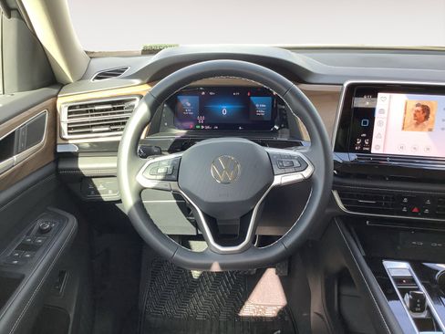 New 2026 Volkswagen Atlas SE FWD image 16