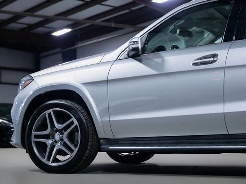 Used 2017 Mercedes-Benz GLS 550 4MATIC image 19