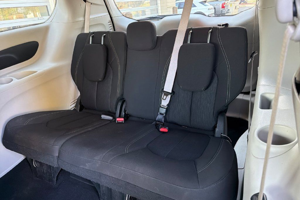 Used 2023 Chrysler Voyager LX FWD image 12