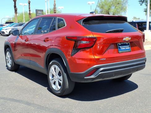 Used 2024 Chevrolet Trax LS FWD image 3