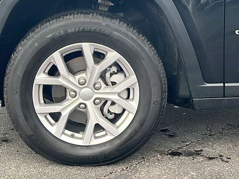 Used 2022 Jeep Grand Cherokee Limited w/ Luxury Tech Group II image 9