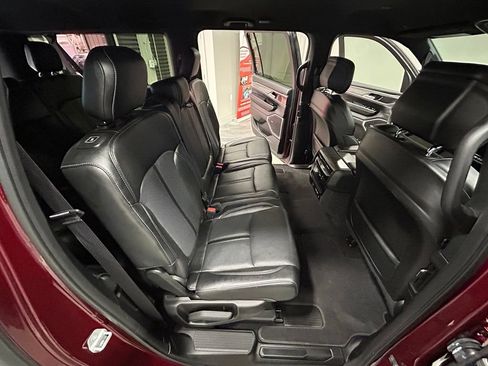 Used 2024 Jeep Wagoneer L Series II w/ Flexible Seating Group AWD/4WD image 46